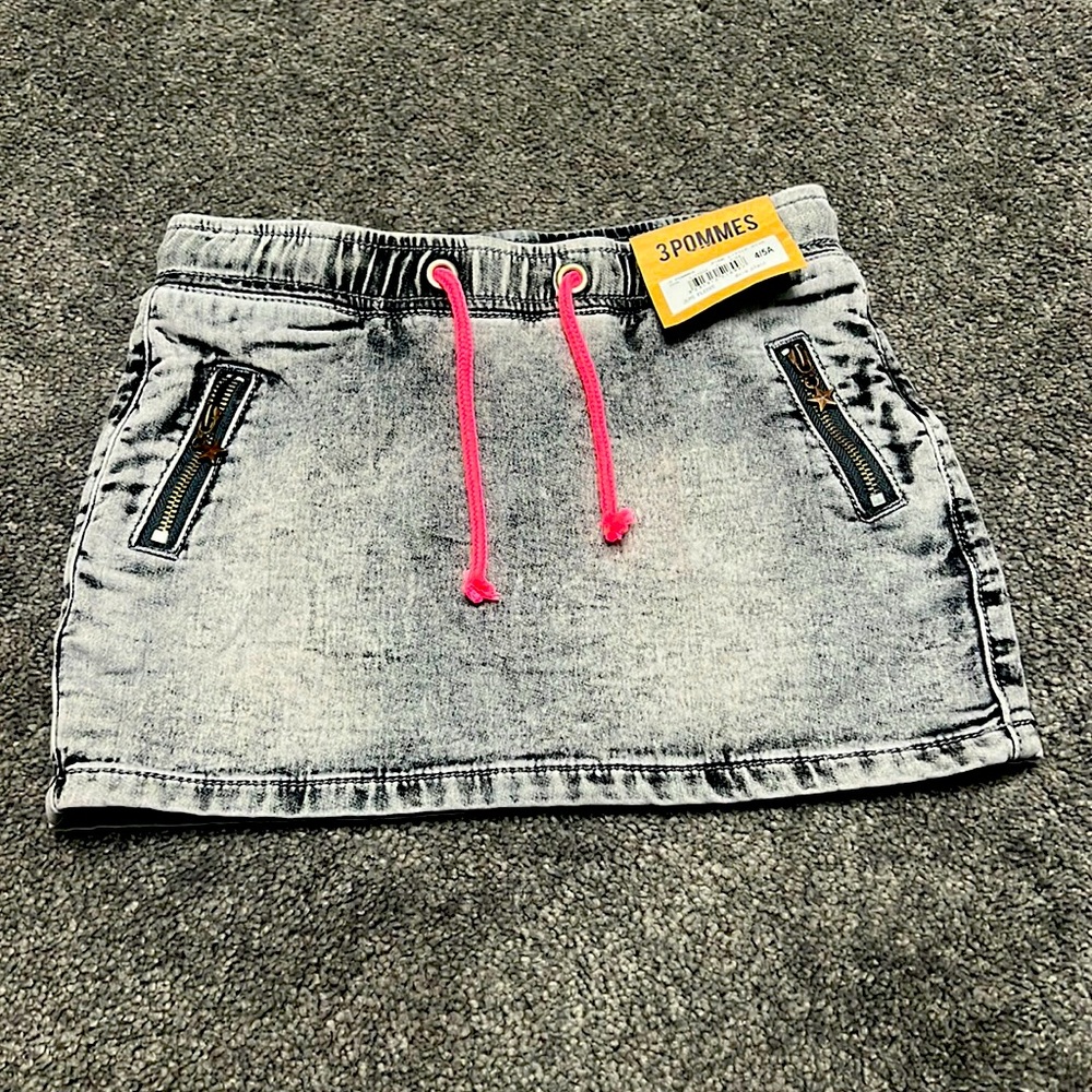New! Gray stone wash girls denim skirt. Size 4/5 3Pommes